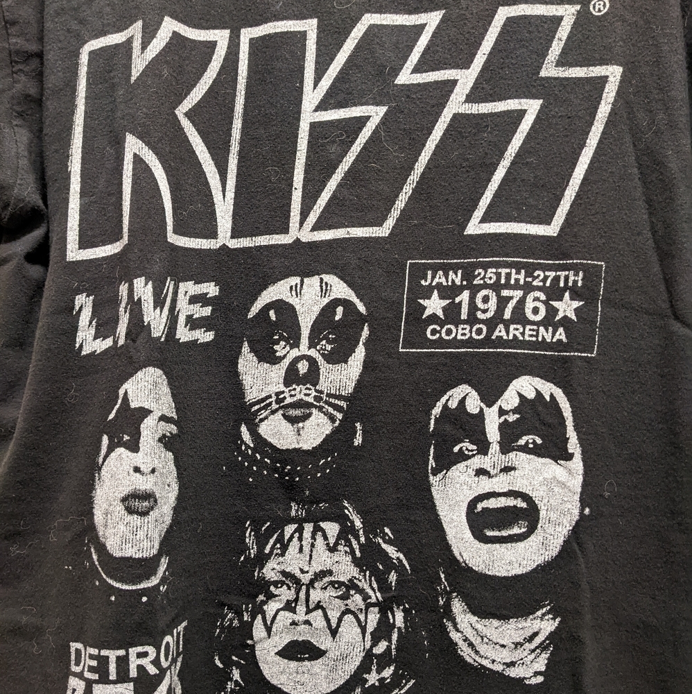 KISS - Picture 2 of 3